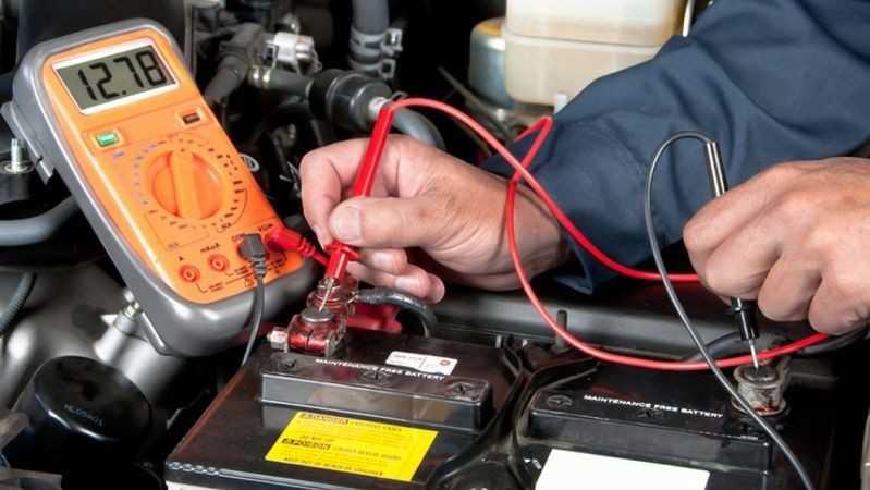 Vì sao bình xe hết điện?