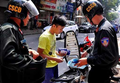 Cảnh sát cơ động có được phép dừng xe ngay cả khi không vi phạm luật giao thông?