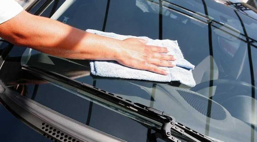 Bảo dưỡng kính chắn gió hàng ngày