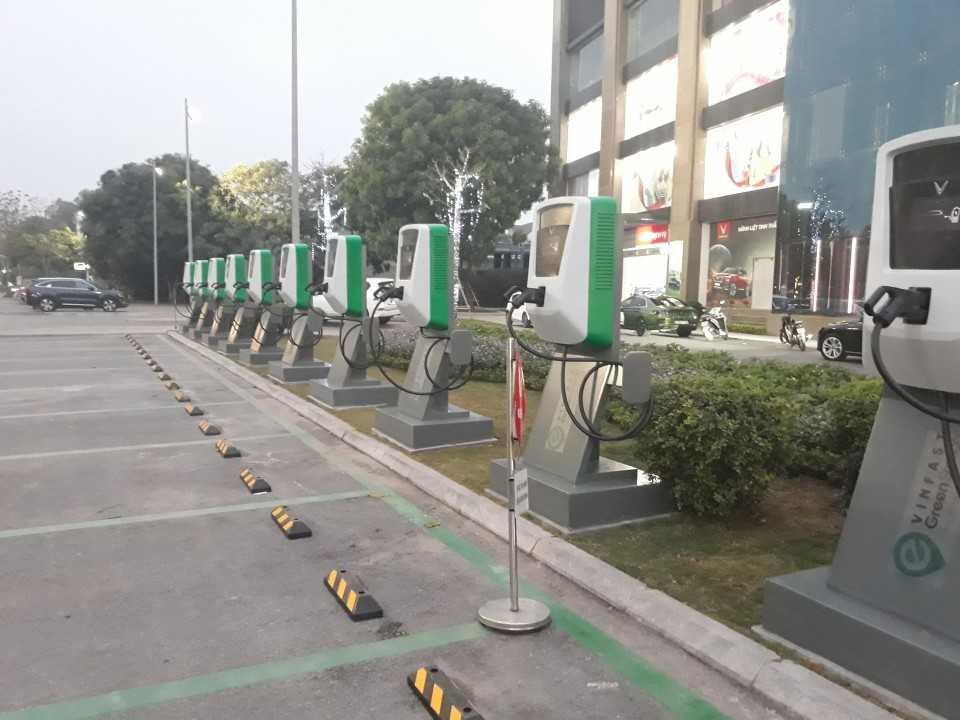 vinfast-lap-dat-he-thong-tram-sac-nhanh-tai-ha-noi