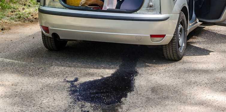 nhung-nguyen-nhan-khien-xe-bi-mat-nuoc-lam-mat-nhung-khong-co-dau-hieu-ro-ri