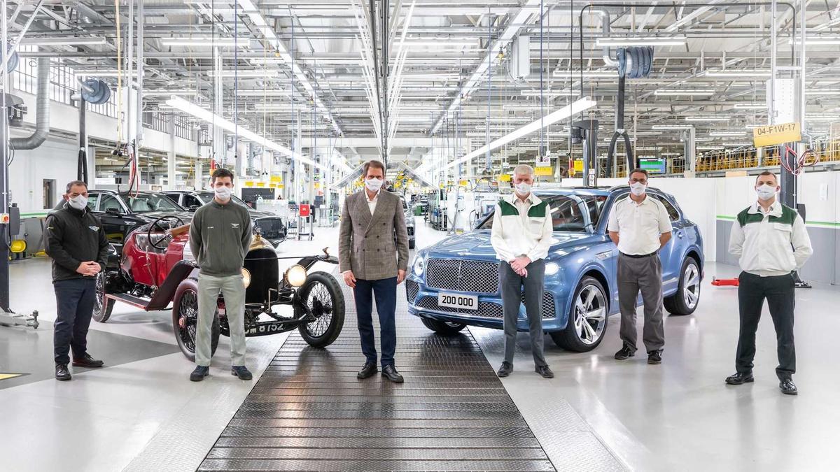 bentley-chao-don-mau-xe-thu-200000-sau-102-nam-hinh-thanh-va-phat-trien