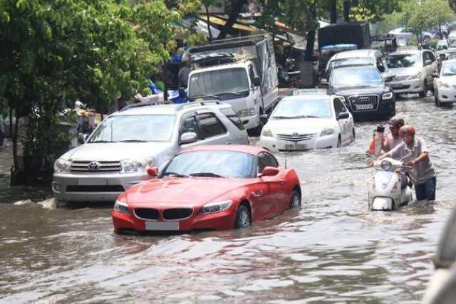 Xe bị thủy kích, bị tai nạn