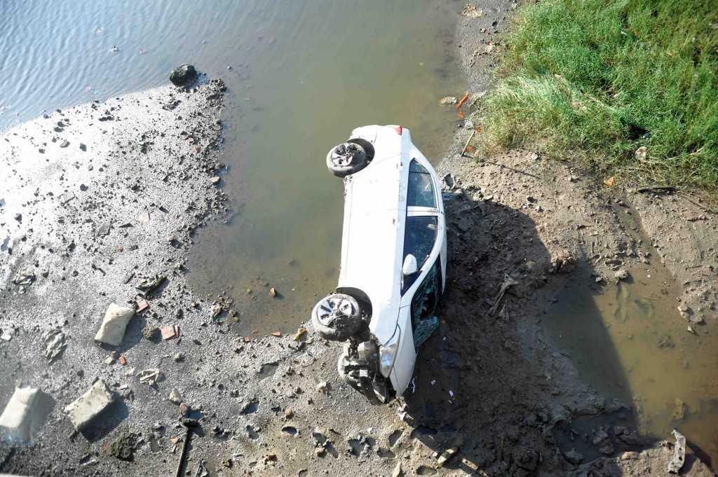 nhung-nguyen-nhan-nao-khien-xe-o-to-bi-lat