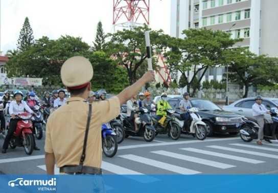 Các hiệu lệnh của người điều khiển giao thông mà bạn cần nắm rõ