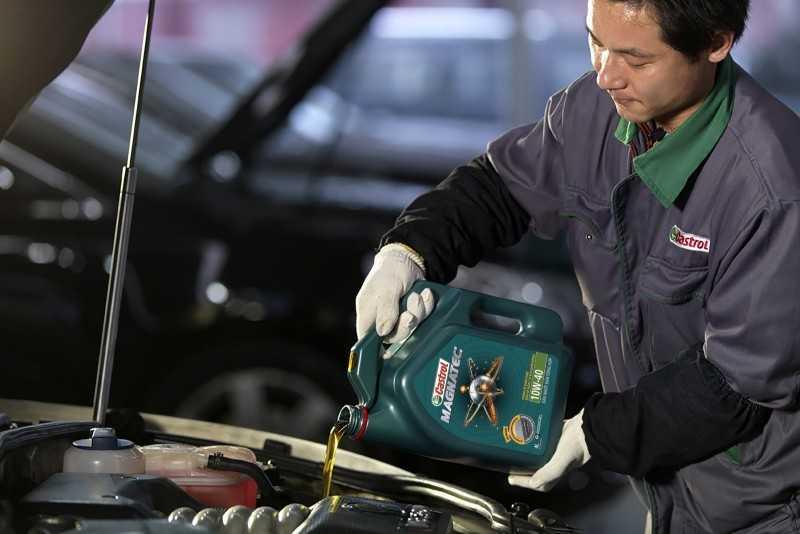 KHI NÀO NÊN THAY NHỚT Ô TÔ?