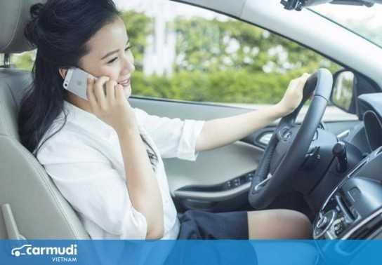 Sử dụng điện thoại trong khi lái xe bị xử phạt như thế nào?