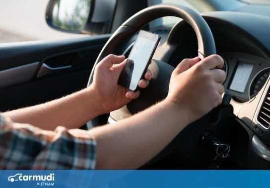 Mức xử phạt đối với vi phạm sử dụng điện thoại trong khi lái xe