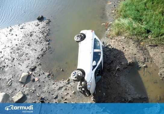 Những nguyên nhân nào khiến xe ô tô bị lật?