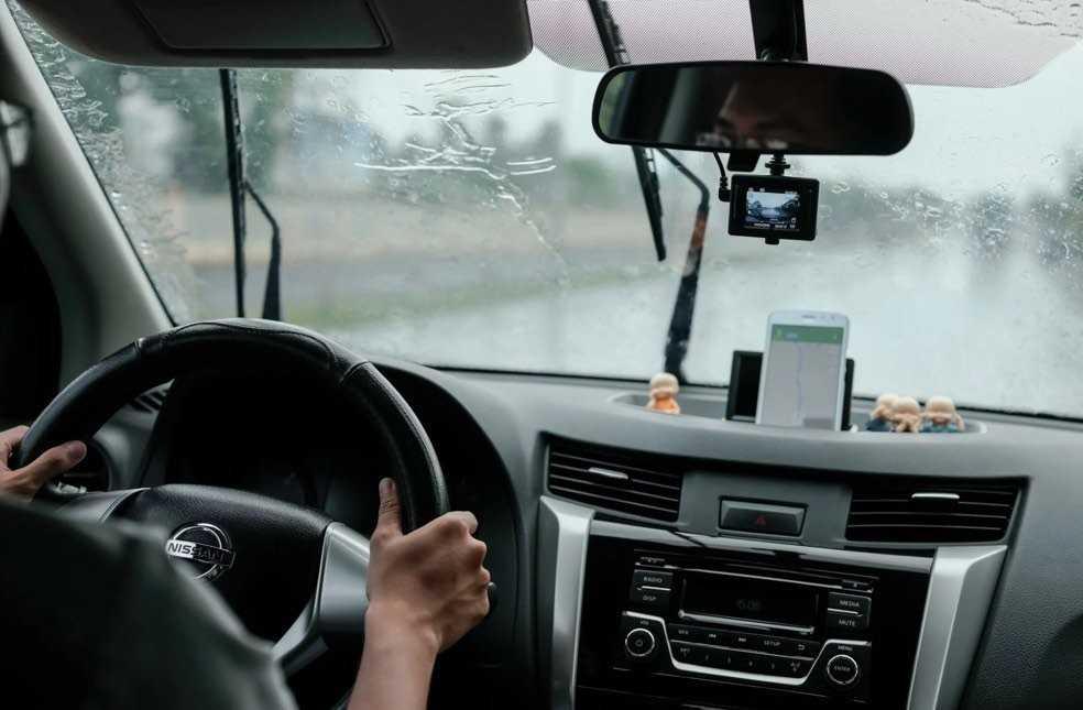 Kiểm tra tình trạng động cơ và số km hiện tại