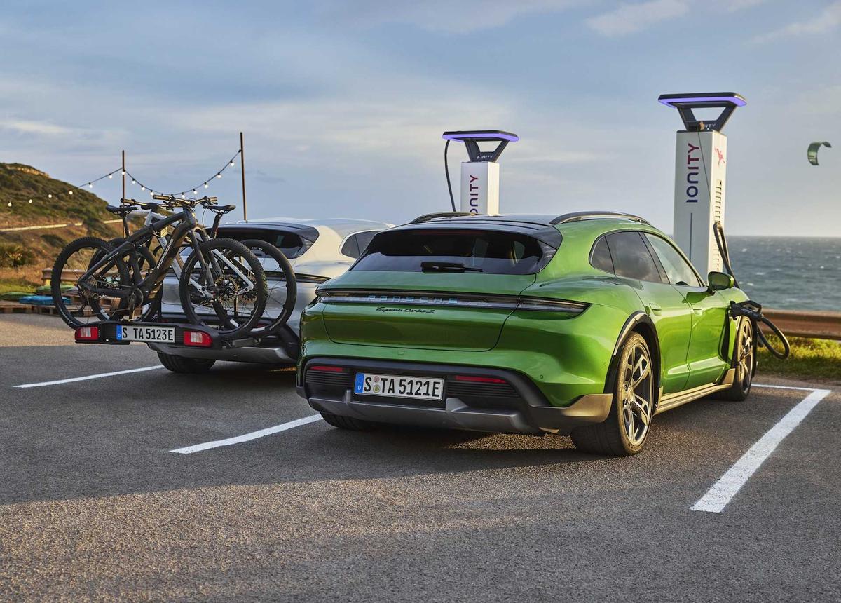 Porsche Taycan Cross Turismo 