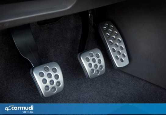 Những lưu ý không thể bỏ qua khi xe kẹt chân ga