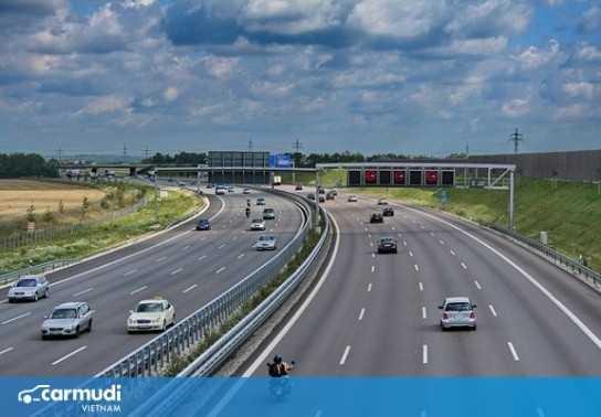 Lái xe trên cao tốc an toàn với các nguyên tắc cơ bản