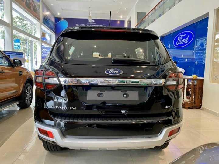 Đuôi xe Ford Everest 2022