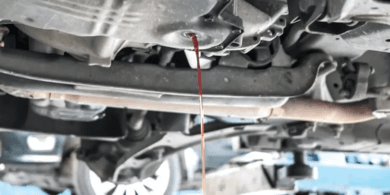 Dầu trợ lực bị bẩn, cô đặc