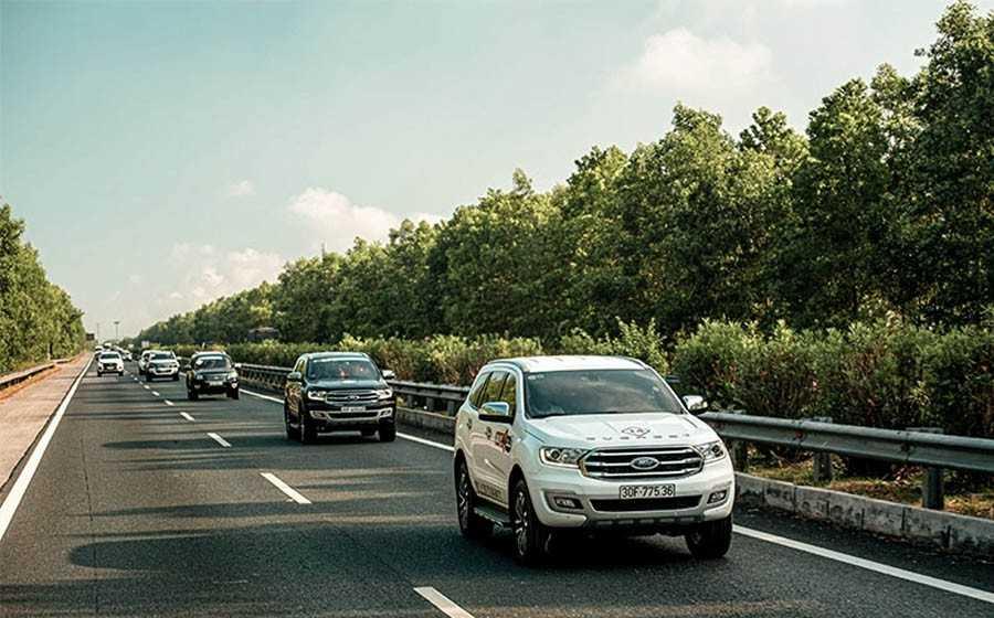 Để ý khoảng cách với các xe đi trước