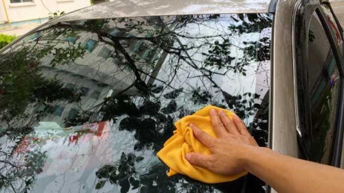 lau khô xe để chống ố vàng