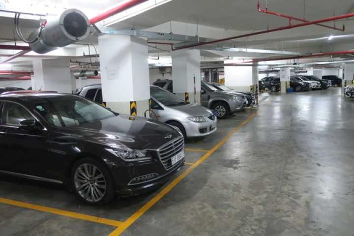 Người lái khá mệt mỏi khi quay đầu, đưa xe vào bãi đỗ hẹp…