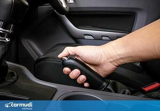 So sánh phanh chân và phanh tay của ô tô