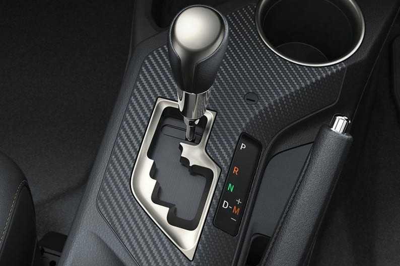 Có gì khác biệt khi P trước hay phanh tay trước?