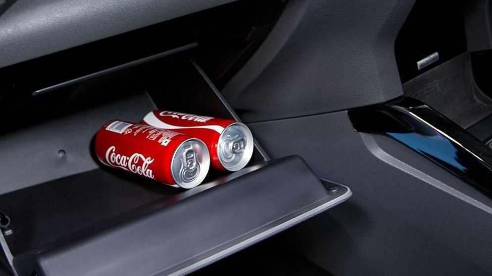 Những vật dụng dễ phát nổ khi ô tô đỗ ngoài trời nắng