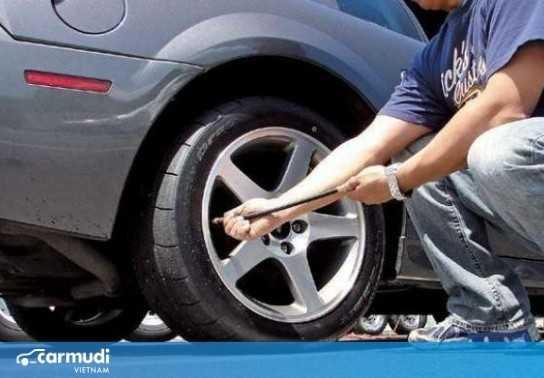 Những bộ phận nào dễ bị tổn hại nhất khi chạy trên đường có nhiều ổ gà?