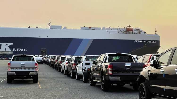 Lô Ford Ranger xuất đi các nước tại cảng Pattaya, Thái Lan
