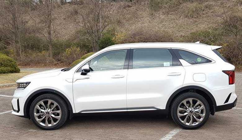 ben-hong-xe-sorento-2022