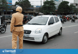 Mức xử phạt đối với hành vi điều khiển ô tô lấn sang làn xe máy