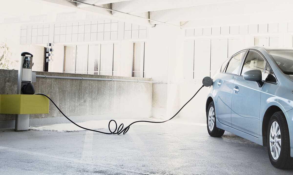 Xe Hybrid là sự kết hợp động cơ xăng và động cơ điện