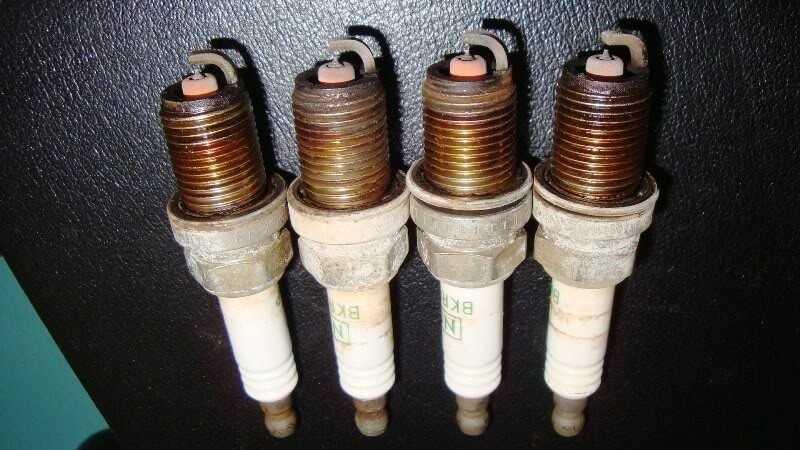 bugi có thể bám nhiều bụi than không thể tạo ra tia đánh lửa mạnh cần đốt cháy hỗn hợp nhiên liệu