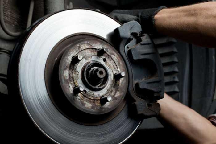 kiểm tra hệ thống phanh trên ô tô