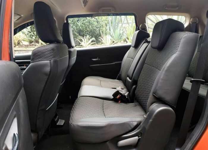 Hàng ghế thứ hai của Suzuki XL7