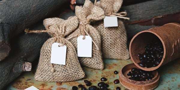 Khử mùi thuốc lá trên ô tô bằng cà phê