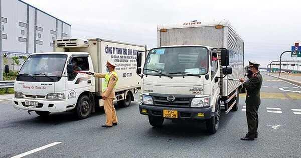 lực lượng chức năng đã lập 17 chốt cửa ngõ vào TP. Cần Thơ để kiểm soát lưu lượng xe ra vào thành phố
