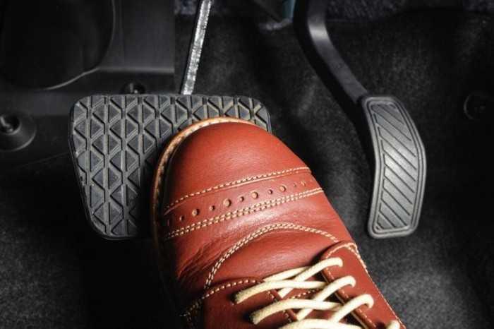 kiểm tra hệ thống phanh trên ô tô