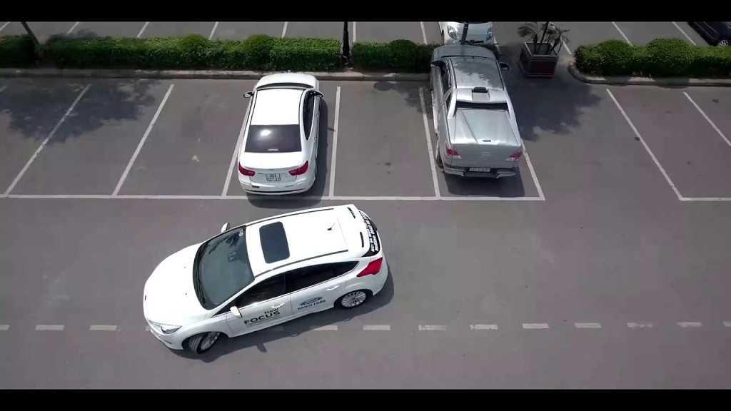 Cách đánh lái khi lùi xe ô tô