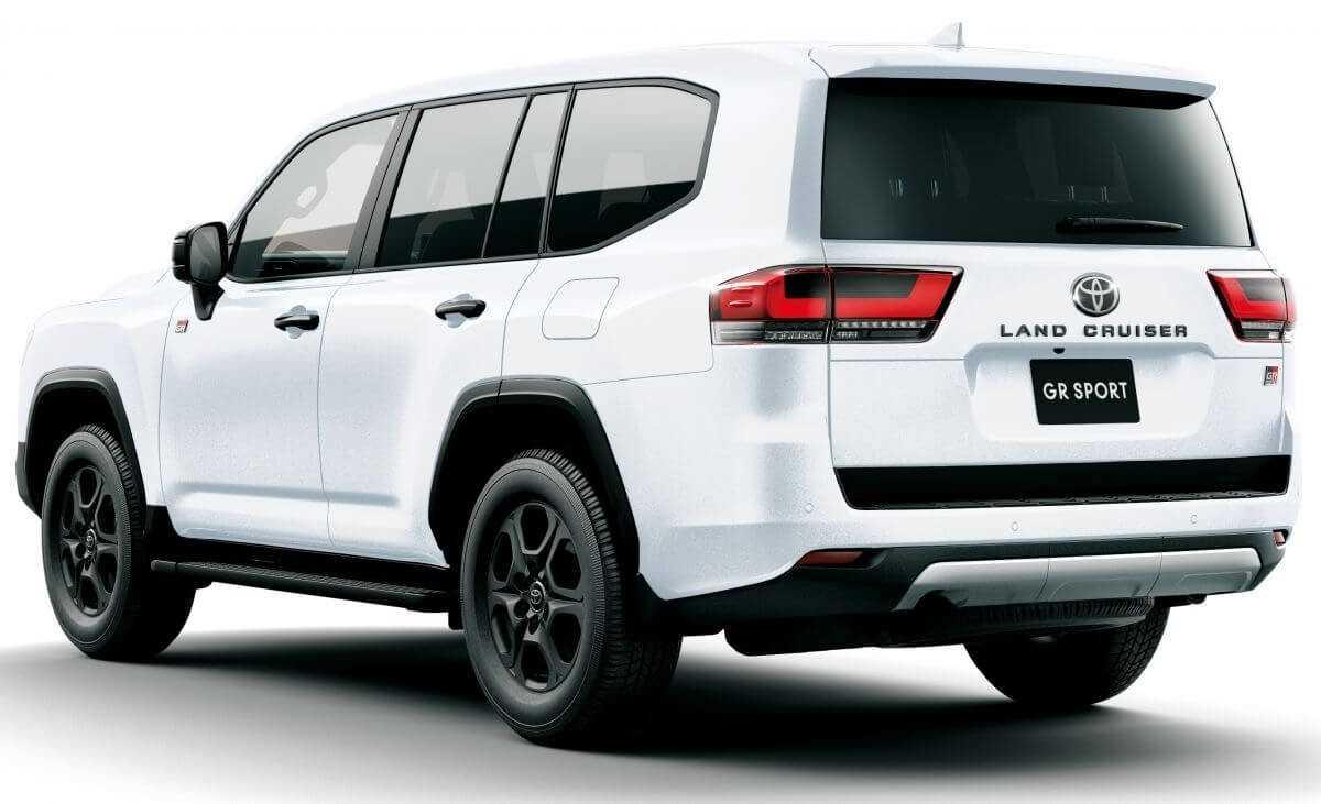 Toyota Land Cruiser 2022 được l&agrave;m mới với nhiều chi tiết ở gương chiếu hậu, m&acirc;m xe hợp kim.