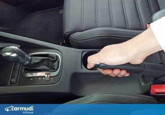 Tập lái xe số sàn thường gặp phải những khó khăn nào?