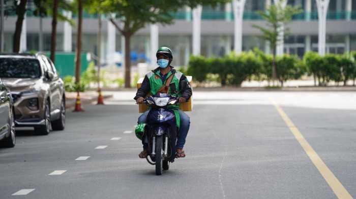 Shipper giao hàng trong những ngày giãn cách xã hội