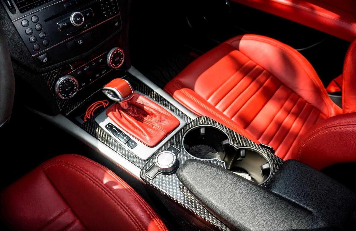 Nội thất Mercedes-Benz C63 AMG W204