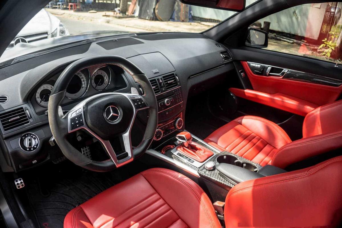 Nội thất Mercedes-Benz C63 AMG W204