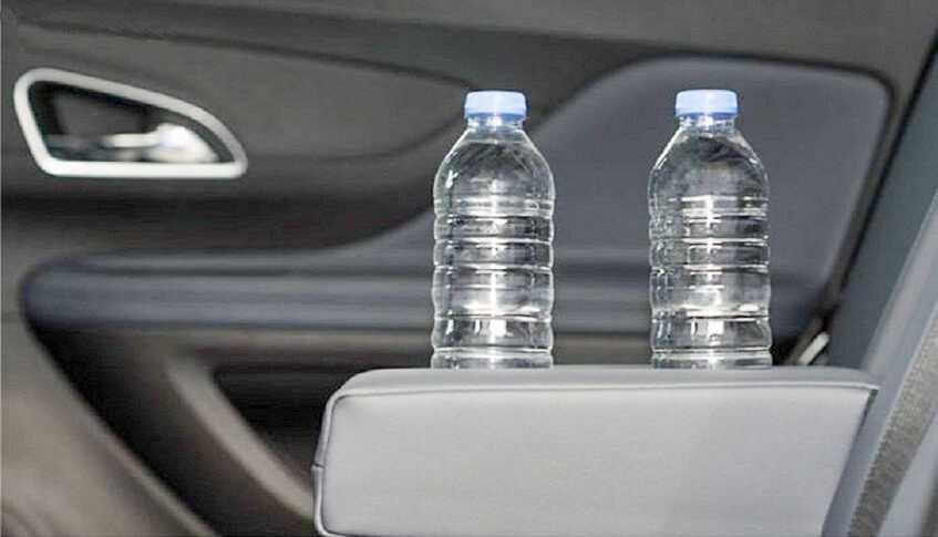 Chai nước bằng nhựa