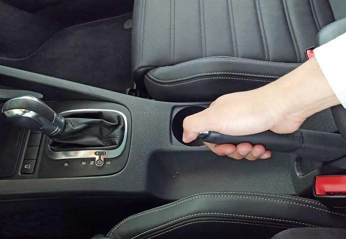 Gặp tai nạn khi sử dụng phanh tay gấp