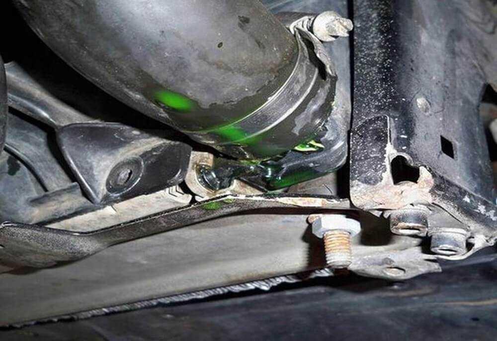 Mùi siro ngọ do hệ thống nước làm mát rò rỉ