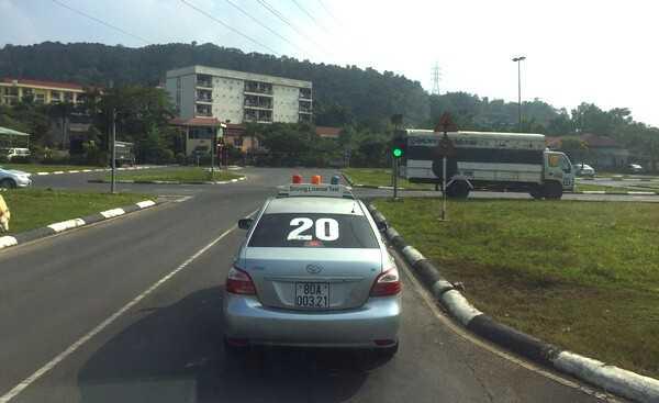 Lý do thầy dạy lái xe muốn học viên lấn làn ngược chiều