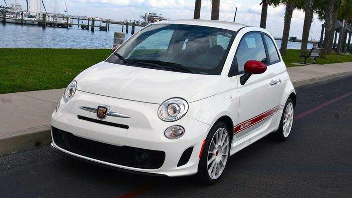 Xe mui trần Fiat 500C 2013