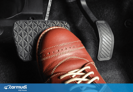 Người mới sử dụng phanh xe ô tô sao cho đúng cách?