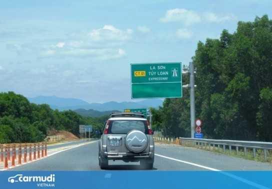 Những tình huống sang đường, chuyển làn vô cùng khó hiểu trong tuần qua