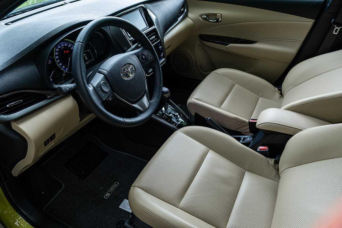 Xe Toyota Yaris bên trong